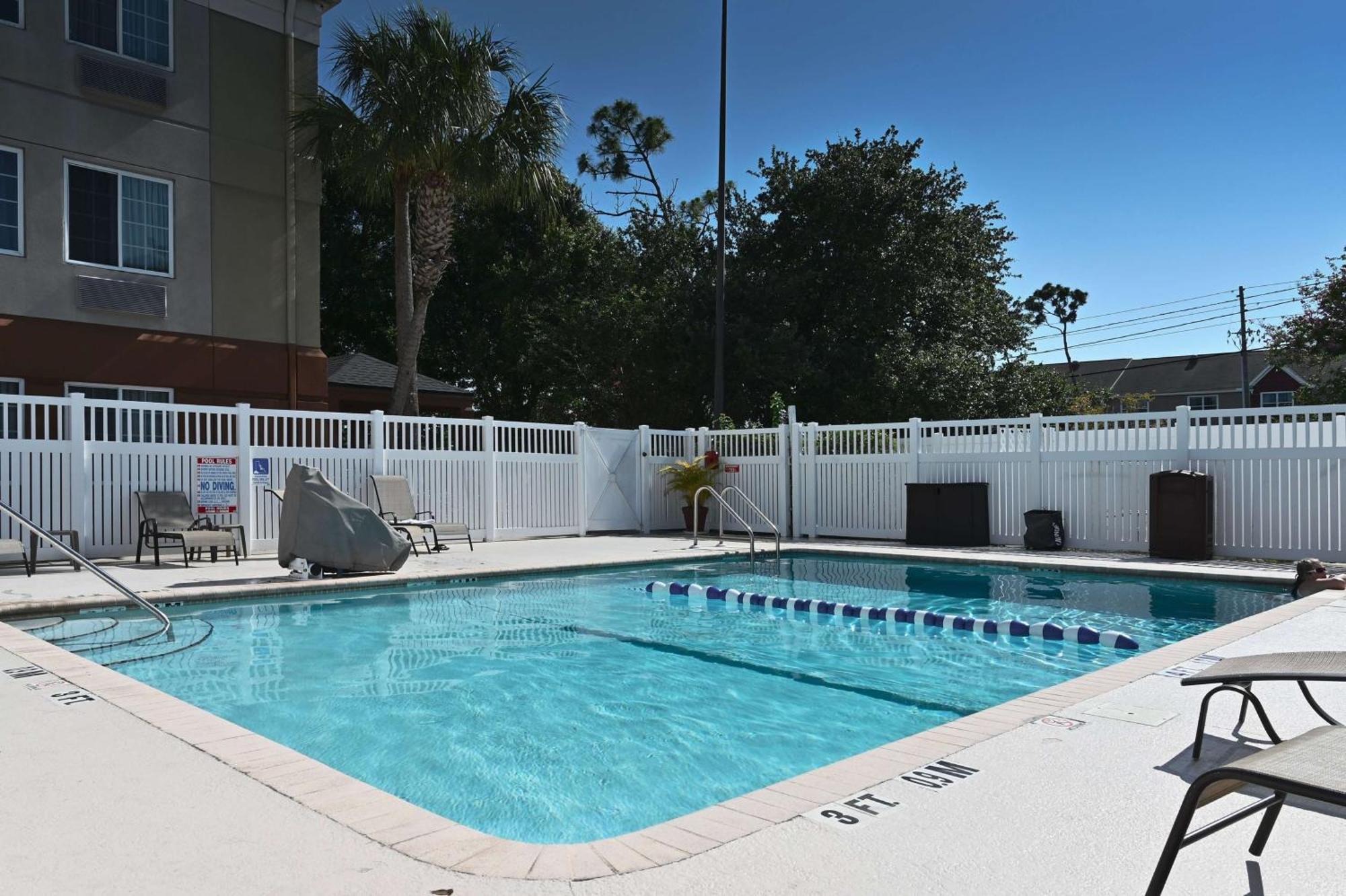 Sonesta Simply Suites Clearwater Esterno foto
